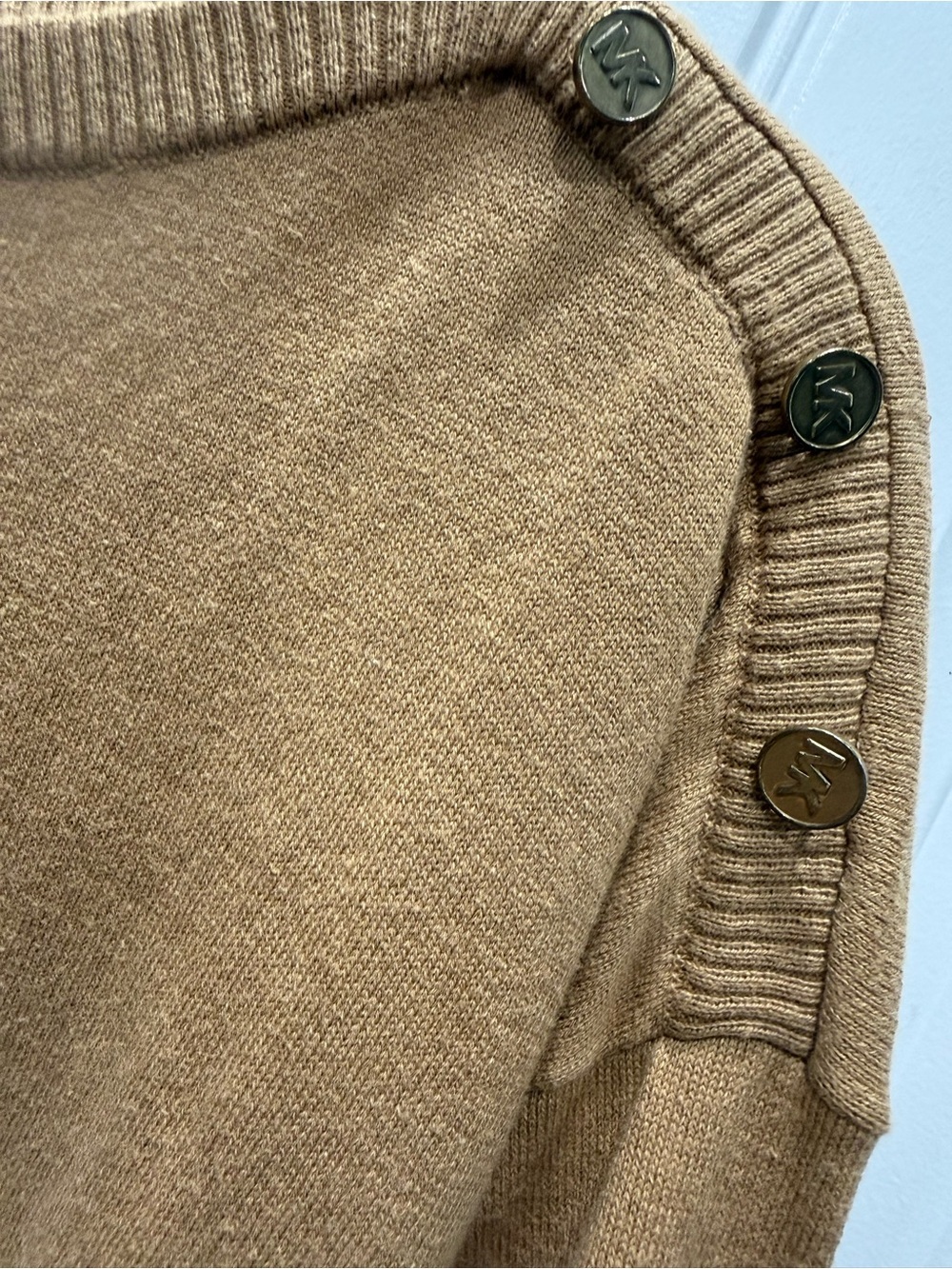 Michael Kors Women’s Size Medium Lightweight Camel Button Shoulder Sweater EUC - Picture 3 of 4